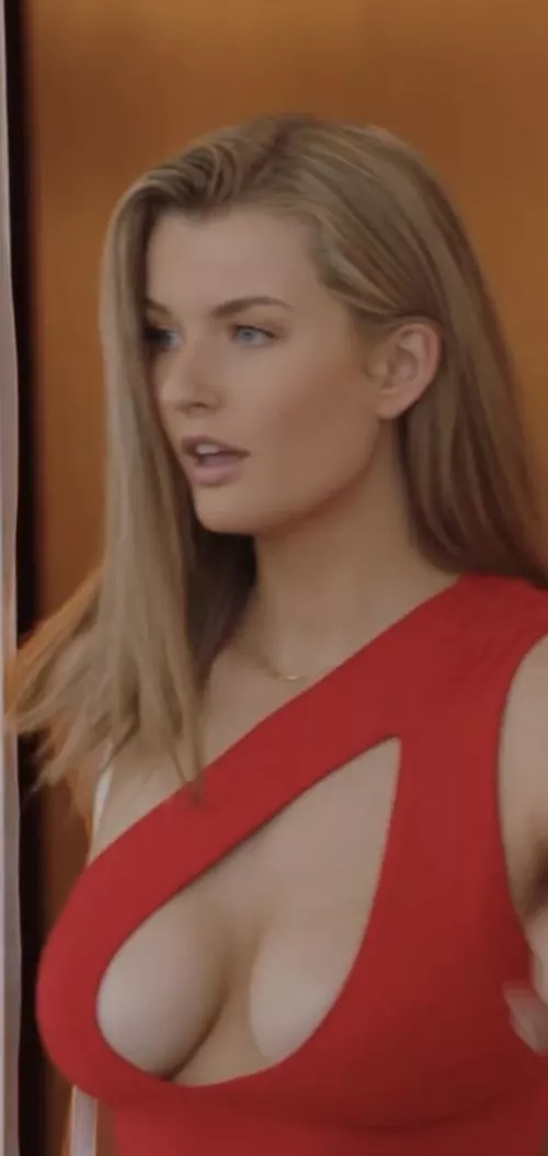 Who is she ?? by Naku_The_Hokage