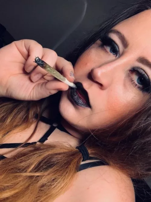 Who is smoking today? by mrspineapple420