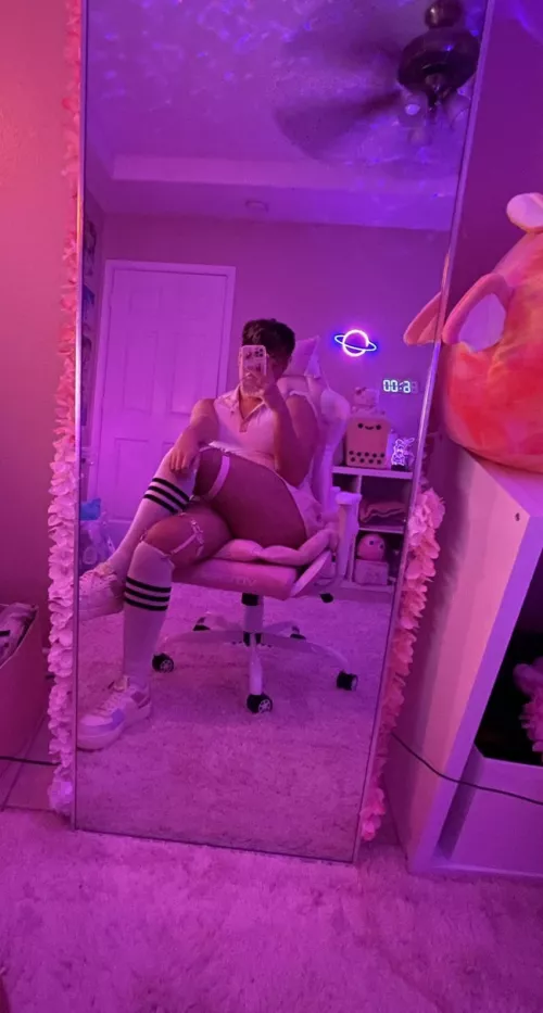 who likes a femboy in charge? 😉 by gvybit