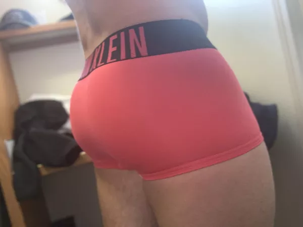 Who likes a man in calvins with a good squat booty?! by Allen8504