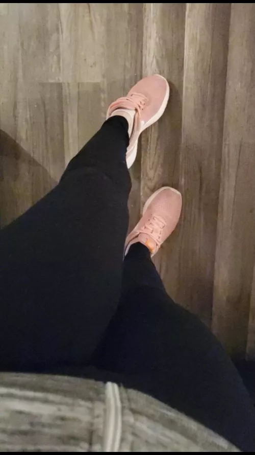 Who likes a mum in leggings and trainers? Inbox me your requests (f) by CWatkin_93