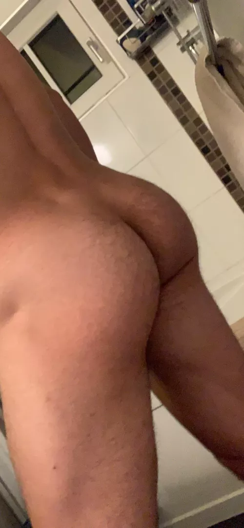 Who likes a nice ass 😉 by Italiannboy