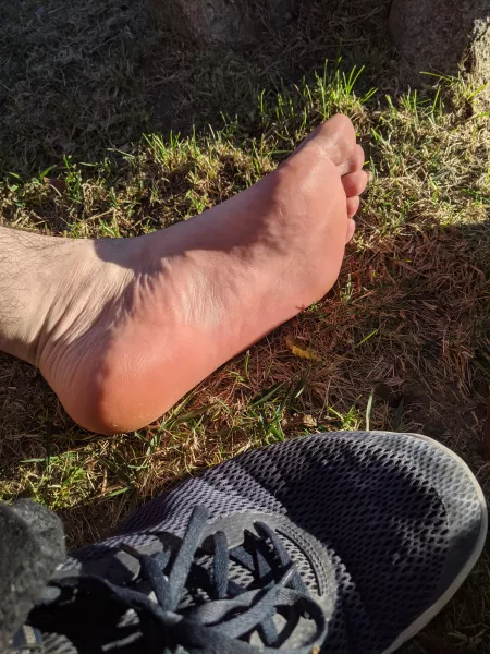 Who likes giving foot rubs? by IndividualDetail