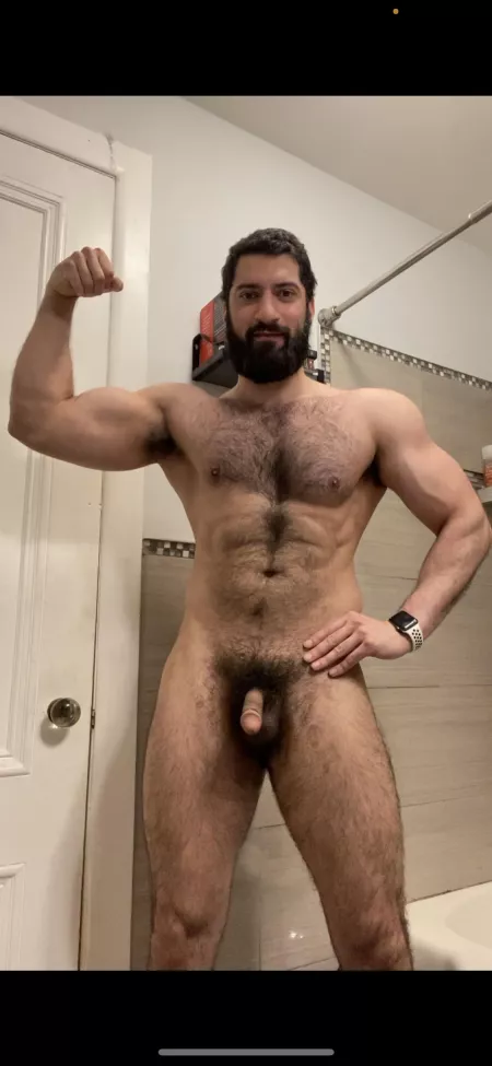 Who likes hairy muscular men? by SpartanMuscle7