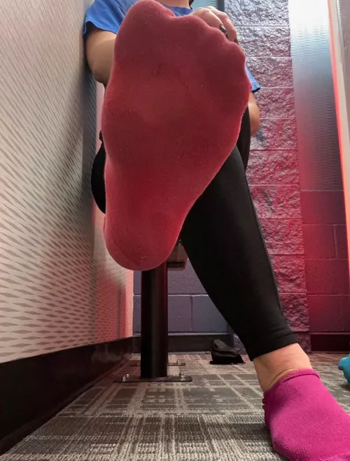 Who likes mismatched ankle socks😬 by Realistic-Olive-9974