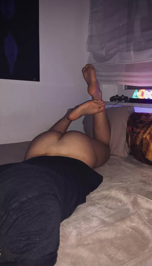 Who likes my cute little feet? by stress-and-coffee