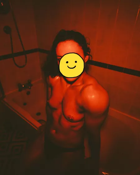 Who likes my delts? 🤭💪❤️ by Jacked_Jennifer