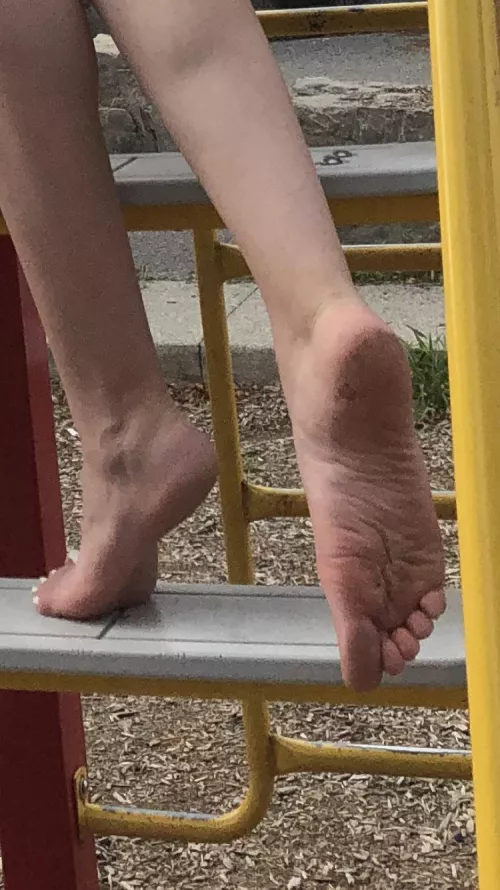 Who likes my girlfriends soles? by Feetlover6996