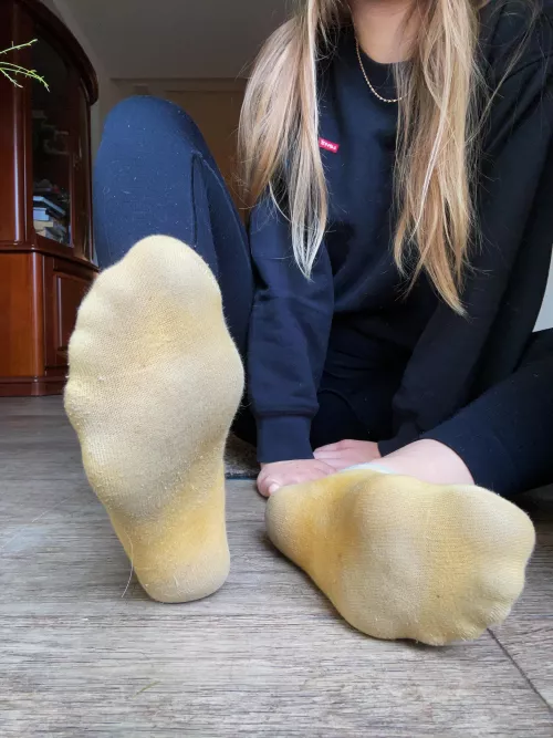 Who likes my yellow sockies ? ☀️ by This_Coast_7964