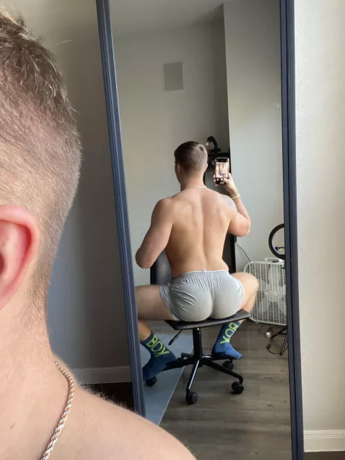 Who likes the 🎂 by halfuglyhalfhot