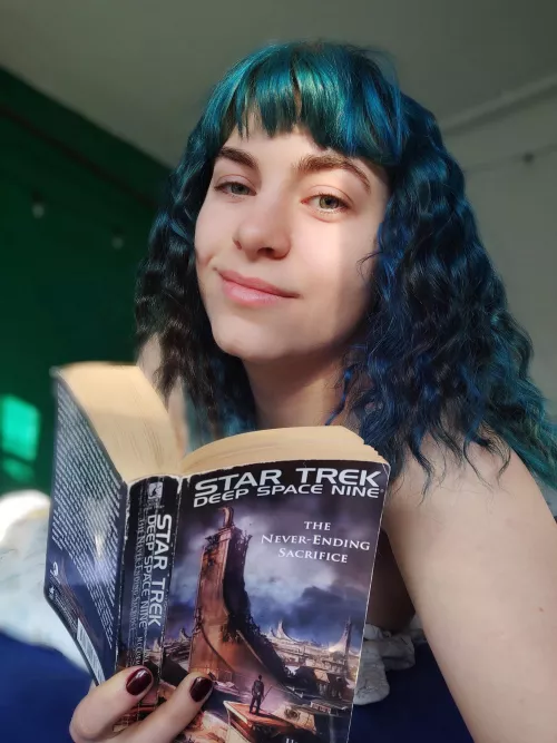 Who likes to read in bed?