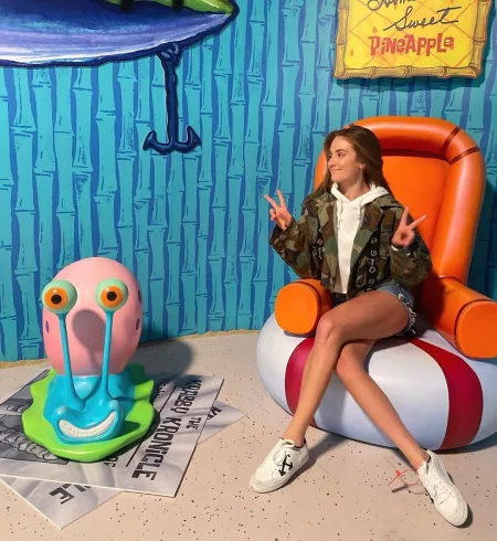 Who lives in a pineapple under the sea by TheNextBlGThing