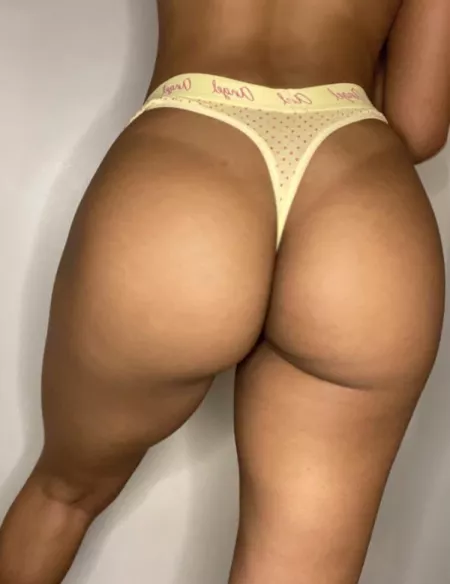 Who loves filipina ass? 🤭 by synthiakitty