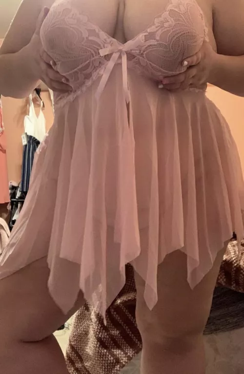 Who loves pretty in pink 💕 check out my free OF (link in bio) by SweetCeceee