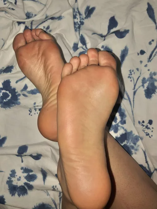 Who loves soles more than toes? by mystiquefeet_xo