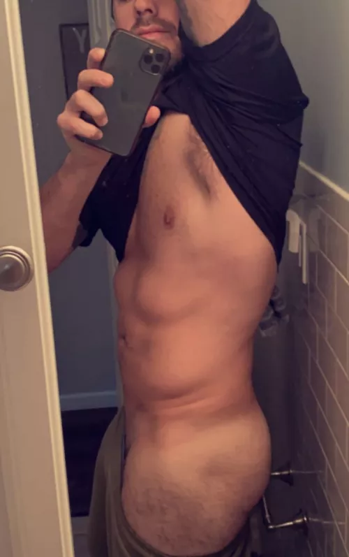 Who loves their men tall (6’4”) and thick? by scottyb61555