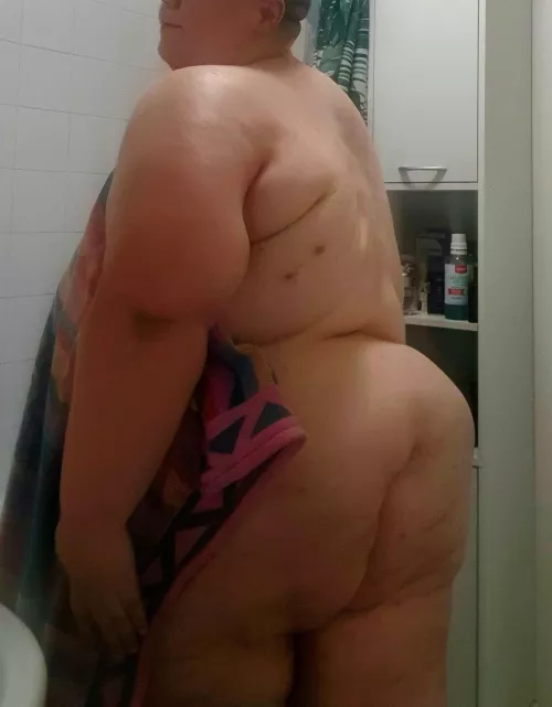 Who loves them some back rolls 😜 I used to hate my back rolls but now I've learned to love them😍 by phatqueen90