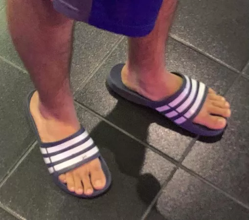 Who loves tops with long toes? by malefeetposts