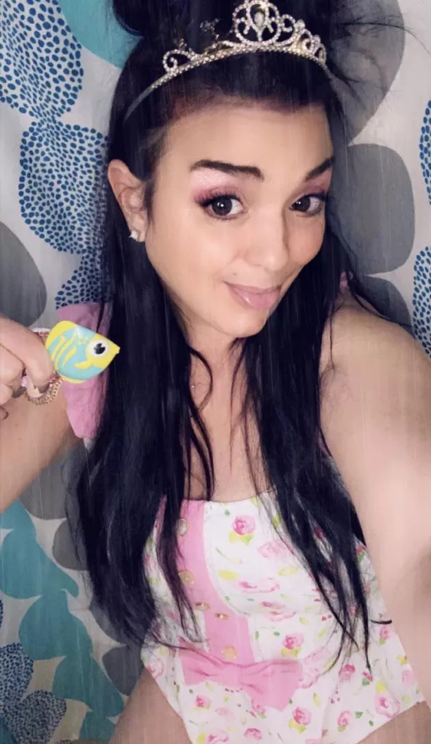 Who says you can’t wear a tiara to take a bath?! posted by SweetCutiePatootie