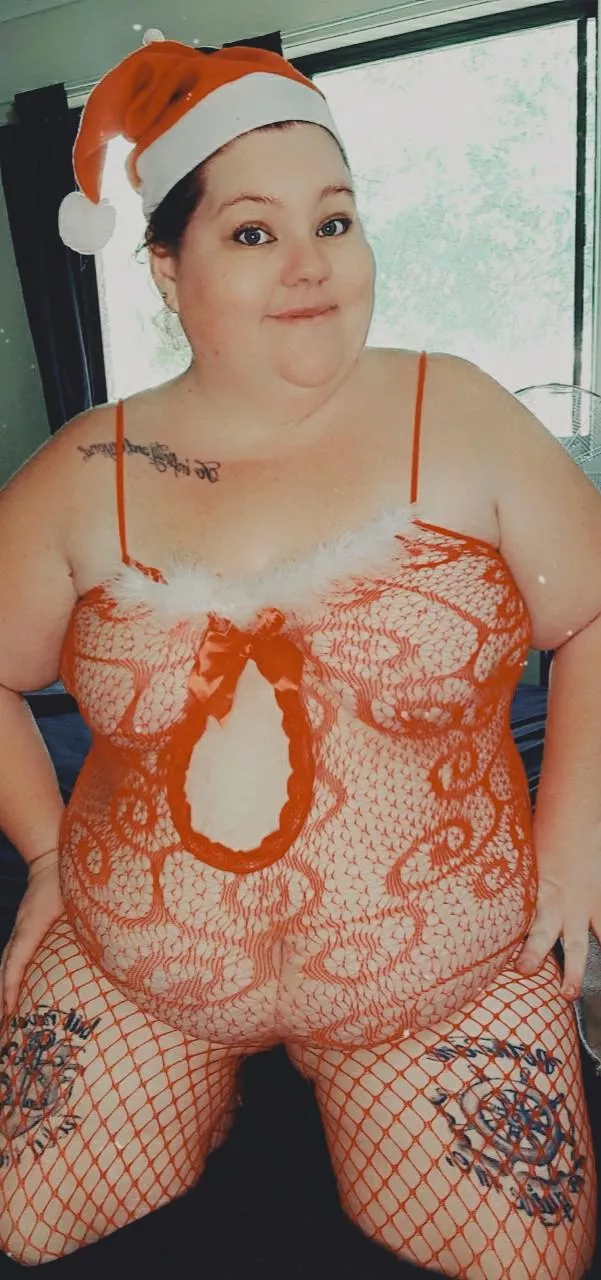 Who thinks im attractive? Dms are open 😈 posted by babieeegirlll69