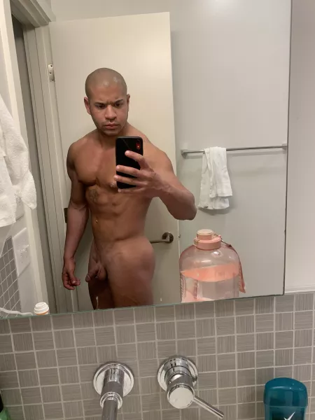 Who thinks I’m cute by CaramelSwole