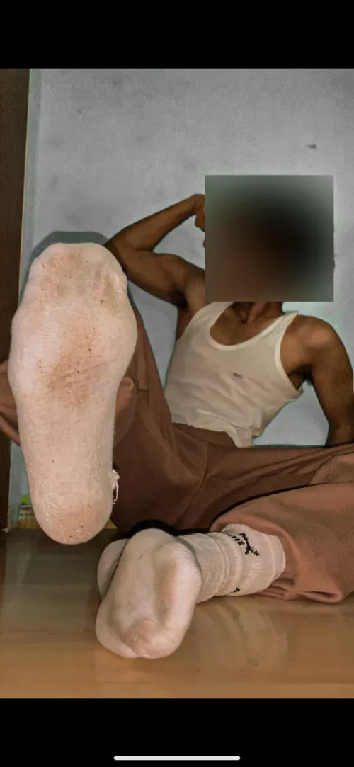 Who tryna have my basketball shoes n get me sum new ones ? Jkjk by cakepololo2