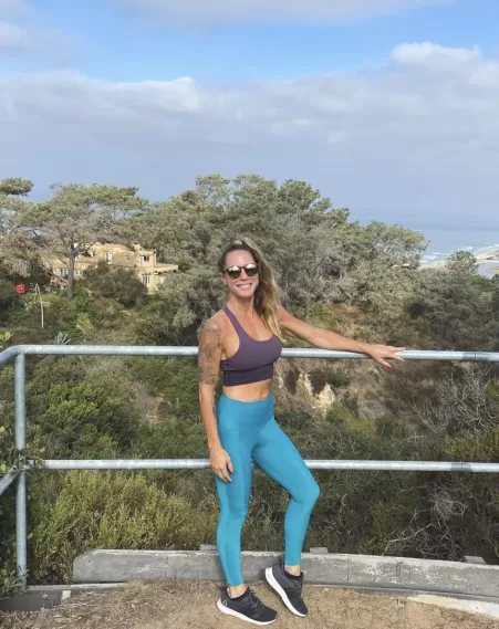 Who wanna see more of my sister? by ElMaestroitaliano