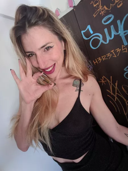 Who want to be locked up and let me hold the key ? by vstelar