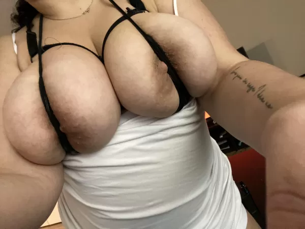 Who wants a free titty fuck by Rosetomlinson