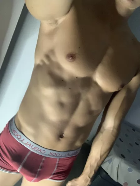 Who wants a little bit of this?😏 by botella-andres