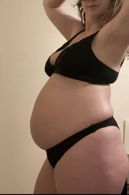 Who wants a midnight snack?🤰🏼🔥 Check my bio😘 by StellaRoss8