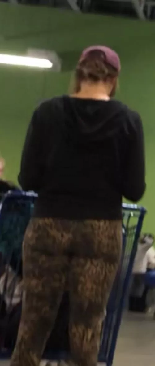 Who wants candids? by Thick_Employ489