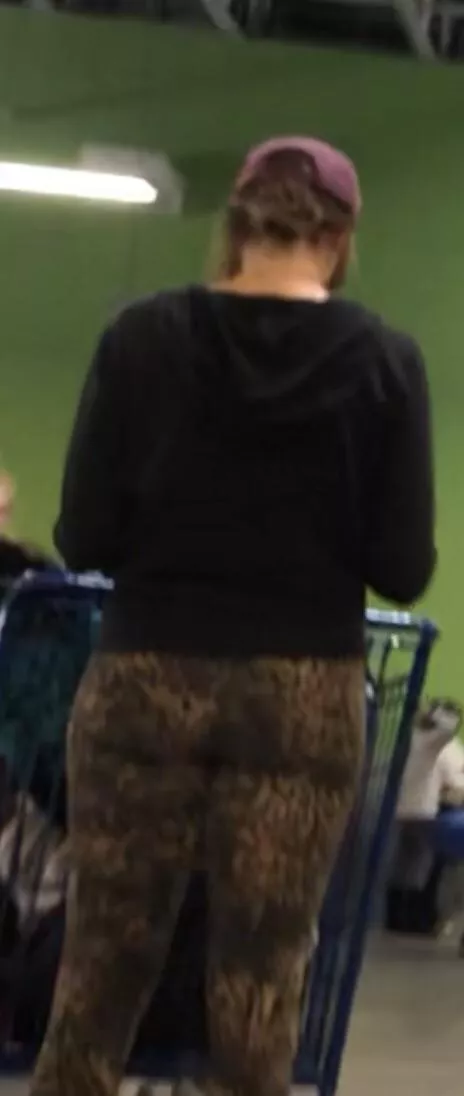 Who wants candids? posted by Thick_Employ489