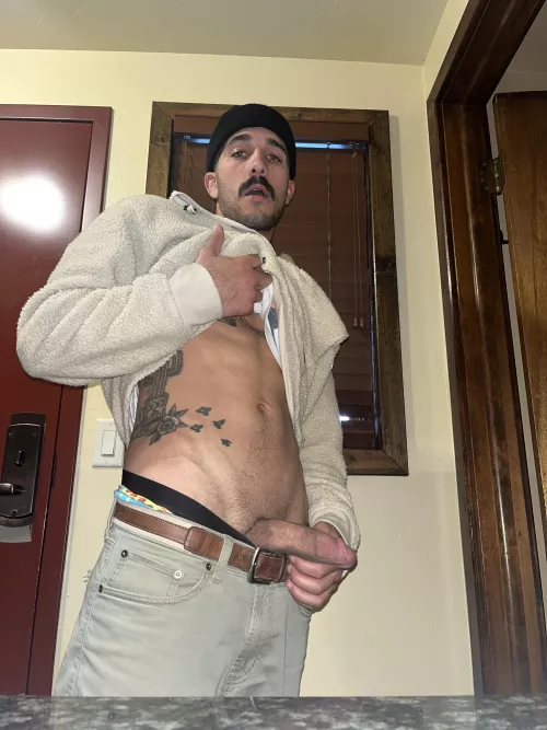 Who wants it in their mouth? 👅 by Inevitable_Matter_86