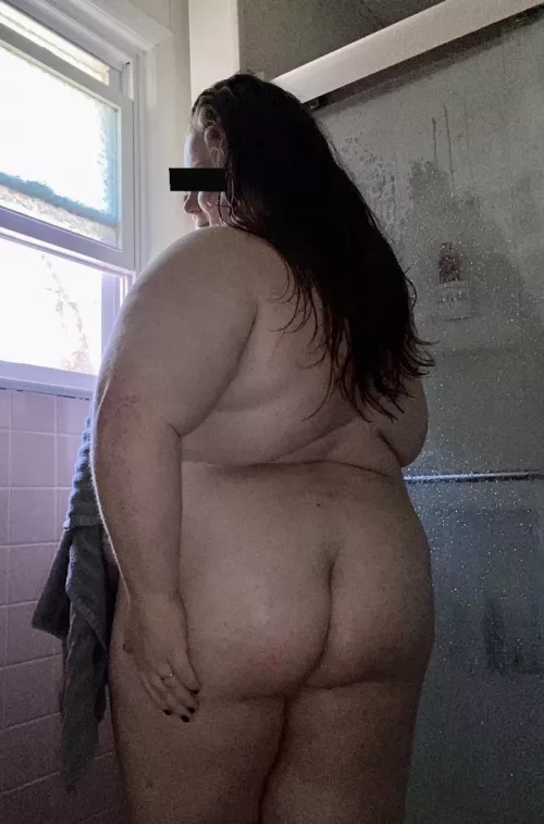 Who wants some booty? by WillfullyWillow