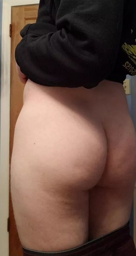 Who wants some femboy butt😊 by larsbaby19