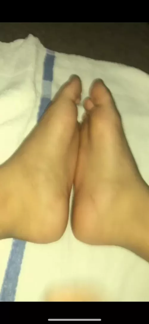 who wants the full video of me cumming on my feet? by Legitimate-Fun8719