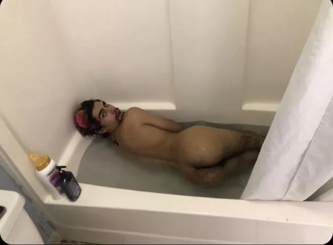 who wants this hairy ass 🥴 by OkHumor9521