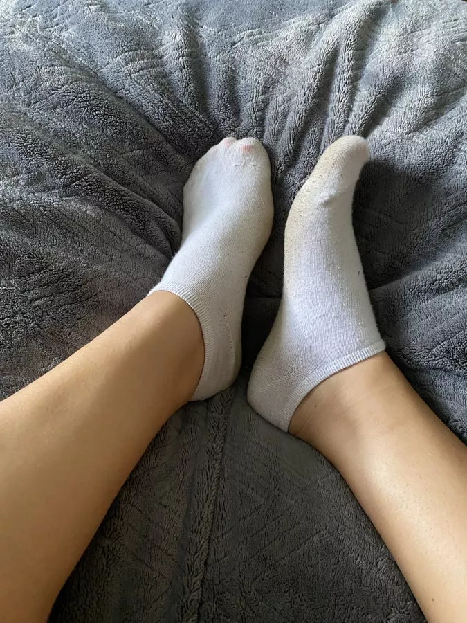 Who wants this pair of sweaty dirty socks? Just worked out in them too ￼ serious inquiries only ￼ posted by princessx_isla