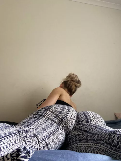 Who wants to ‘accidentally’ slide their dick in me? by elliefoxluvsyou