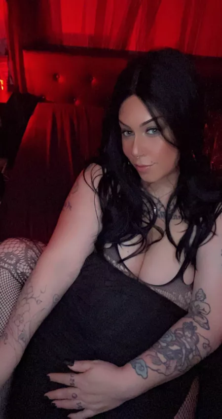 Who wants to be dominated by mommy 😈🖤🖤 by KnkyInky