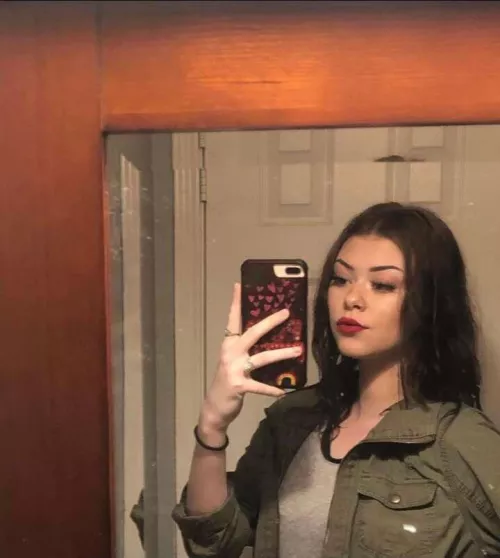 Who wants to be my slave ? 🤫🤤 by Correct-Doubt-7361