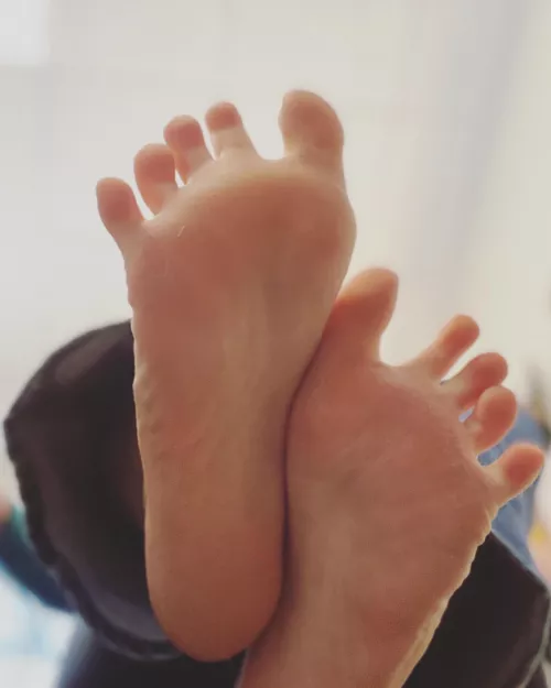 Who wants to be the slave under my desk? by PalePixie612