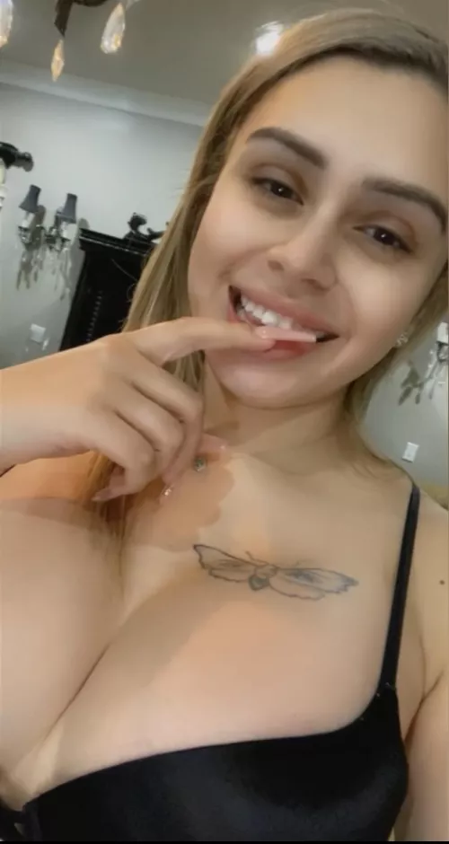 Who wants to breed me? by Vernaceei