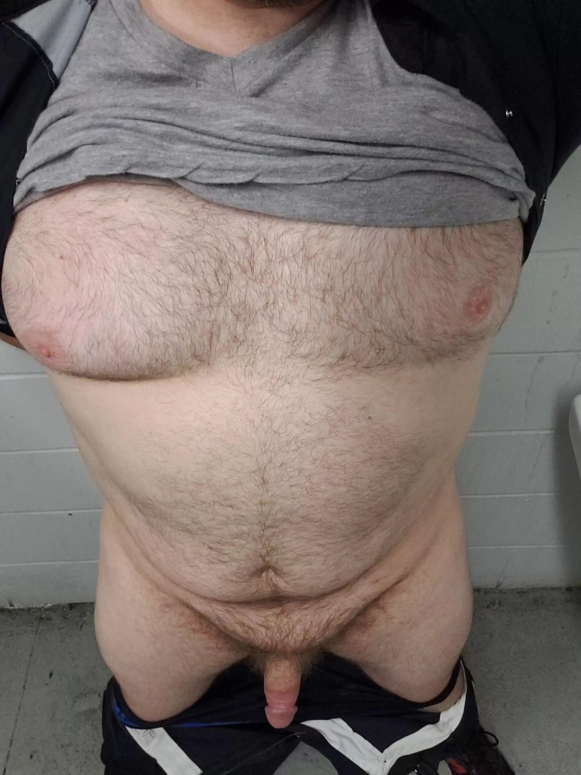 Who wants to chat? Hit up the DMs 😉 posted by GreatWhiteChub36