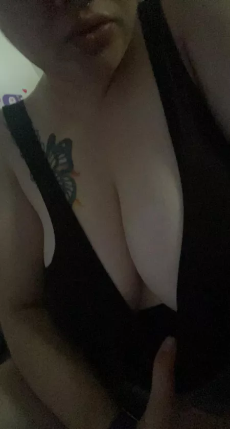 who wants to chat tonight? by indicavibes