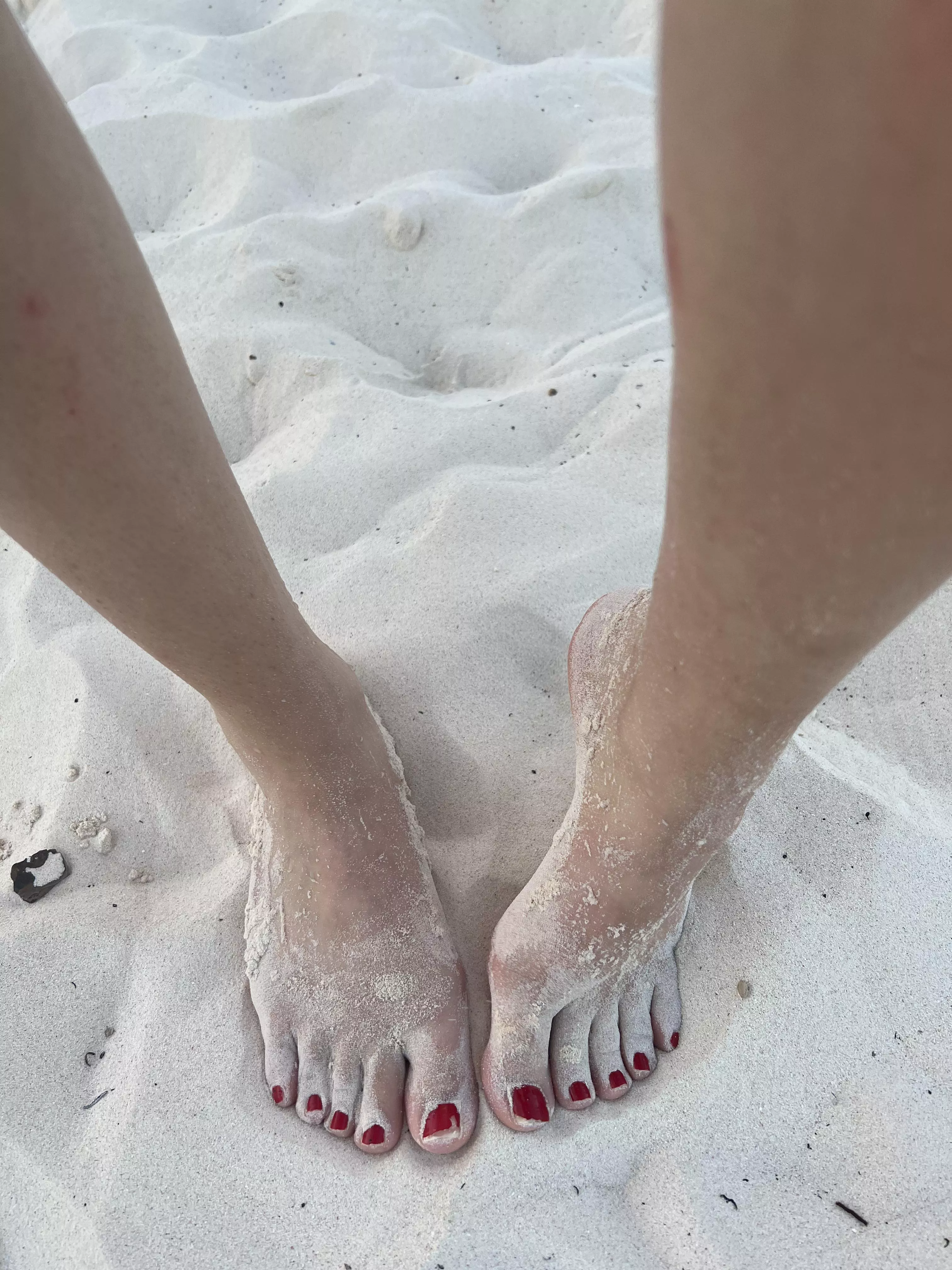 Who wants to clean my sandy feet? 👅 posted by Iovedeathcherries