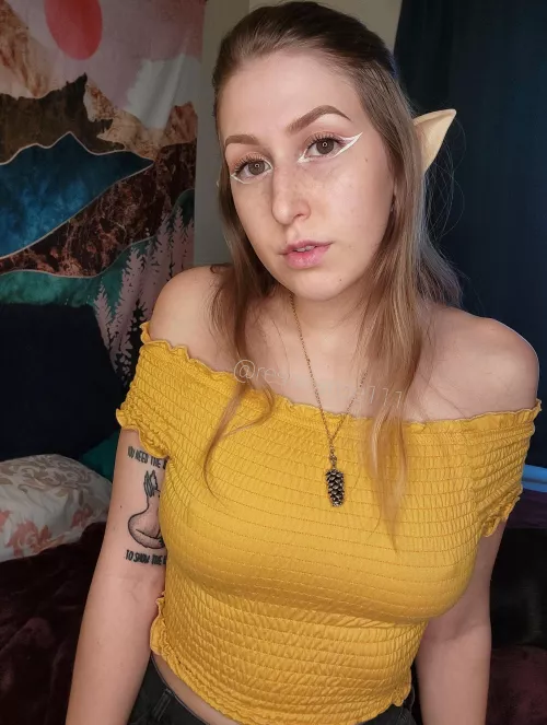 Who wants to come hang out in the woods with me? 🌲🖤 by resonance111