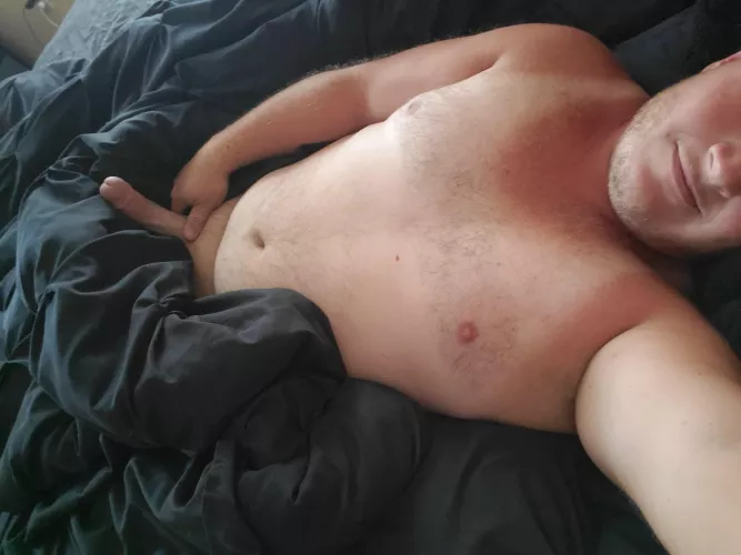 Who wants to come lay around with me all day? by basedhobbit