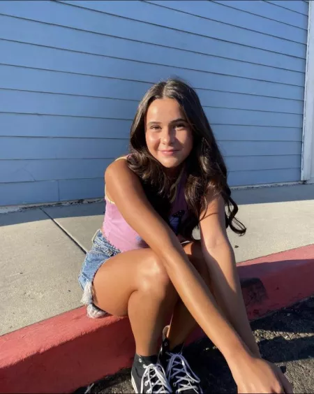 Who wants to cumtrib her? by YoyosAdventure